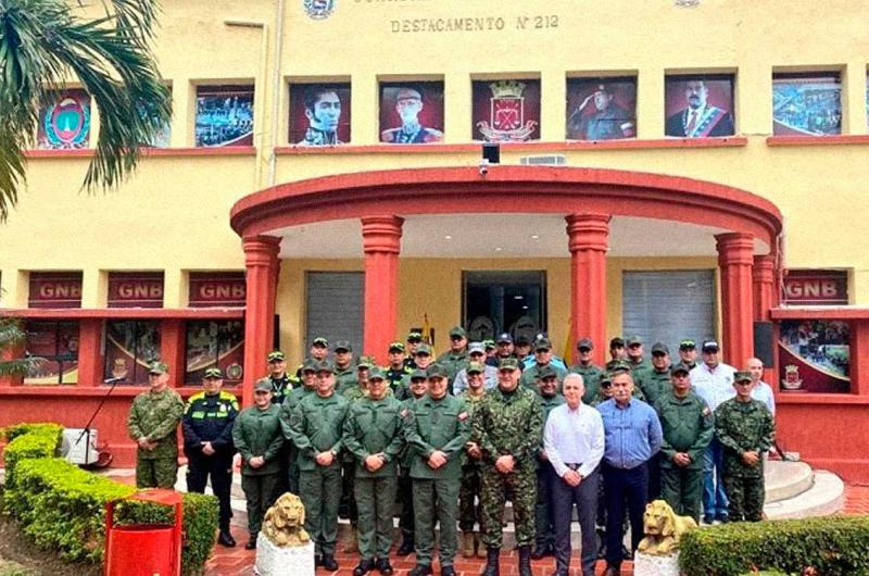 Clipping Digital | Las Fuerzas Militares de Colombia y Venezuela se reúnen en la frontera