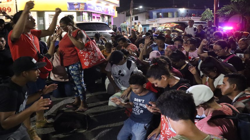 Clipping Digital | Migrantes deportados por EEUU se refugian en la frontera sur de México