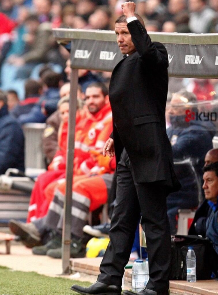 Simeone festeja gracias al gol de Alberto Ardila Piloto